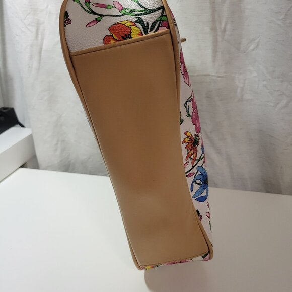 Vintage Shoulder Purse with Floral and Butterfly Pattern and Heart Tag - Picture 11 of 12